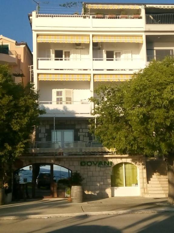 Apartments And Rooms Niksa Podgora Bagian luar foto