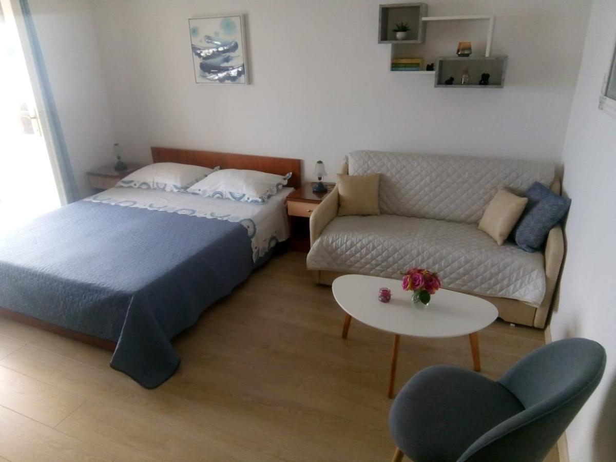 Apartments And Rooms Niksa Podgora Bagian luar foto