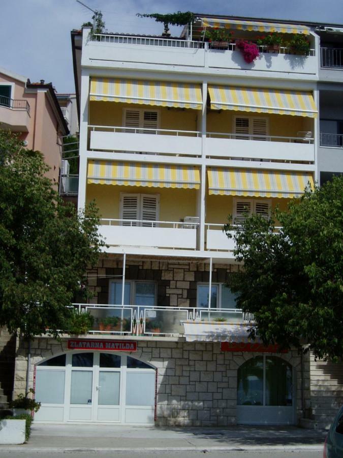 Apartments And Rooms Niksa Podgora Bagian luar foto