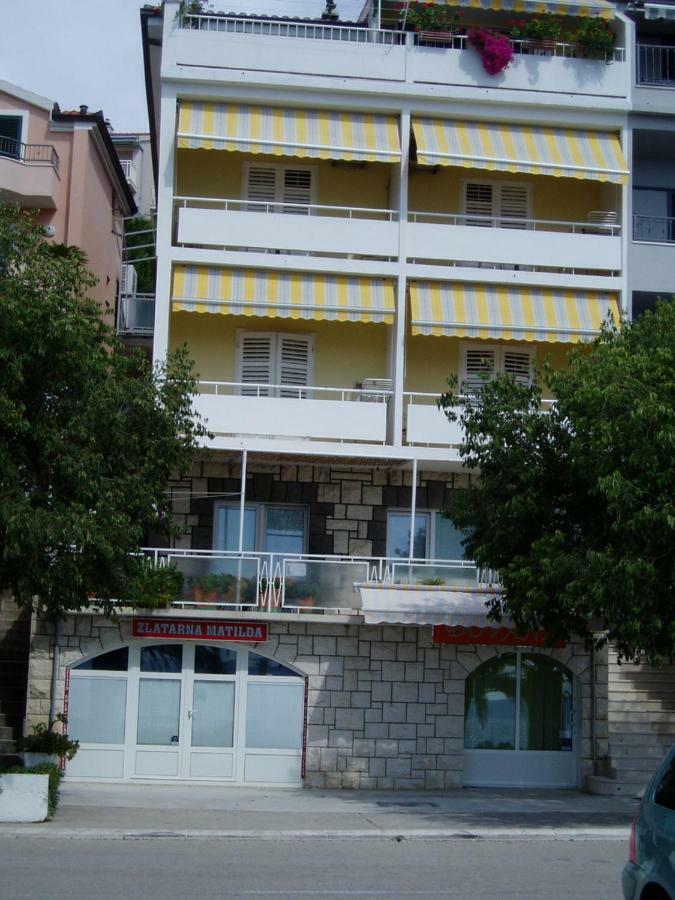 Apartments And Rooms Niksa Podgora Bagian luar foto