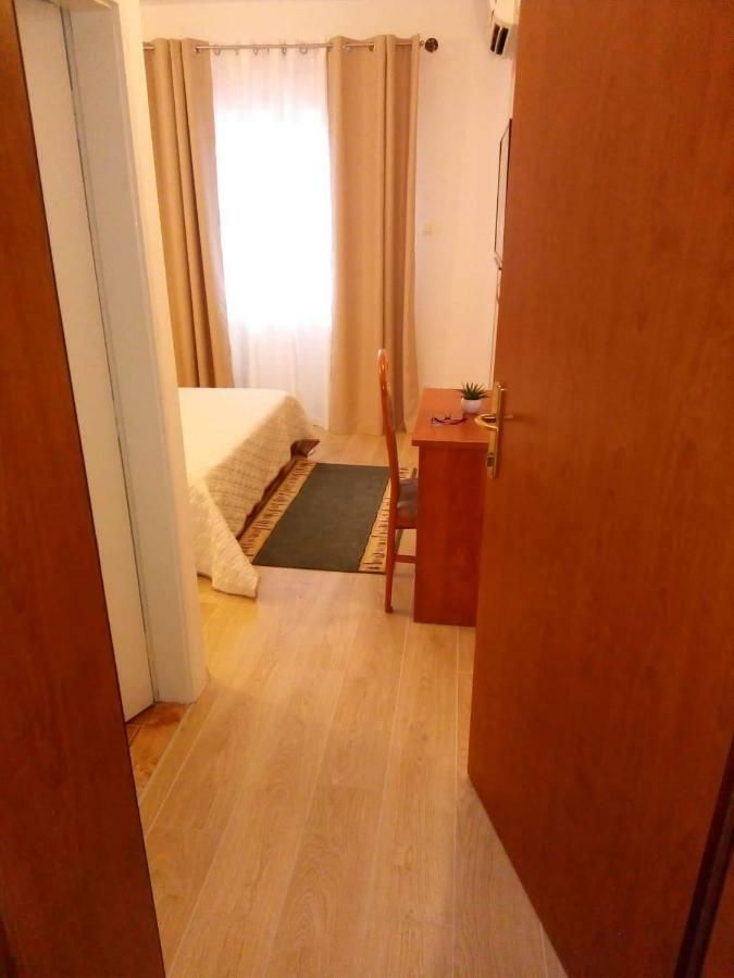 Apartments And Rooms Niksa Podgora Bagian luar foto