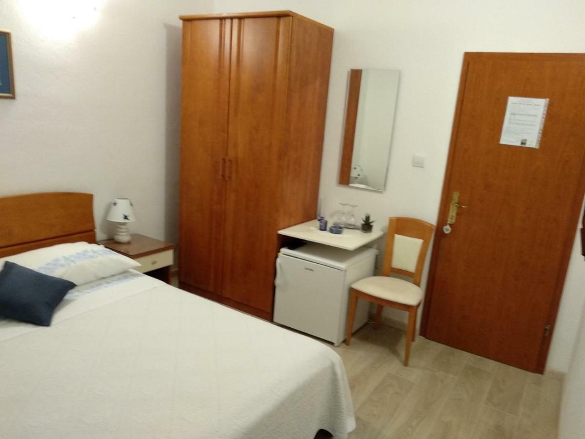 Apartments And Rooms Niksa Podgora Bagian luar foto